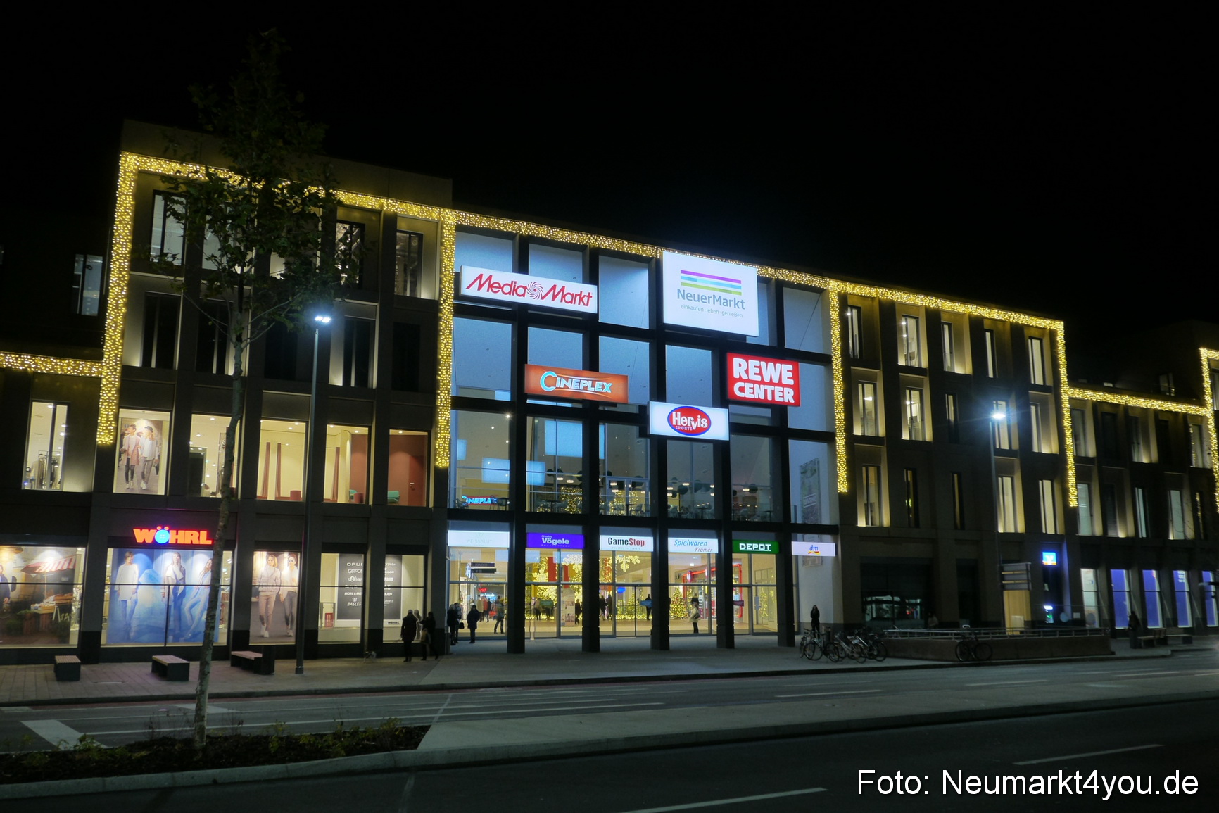 NeuerMarkt Weihnachtsbeleuchtung 271115 0011